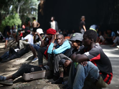 Migranti, il Marocco inchioda Sanchez: “Noi li fermiamo ma poi la Spagna li accoglie e li regolarizza”