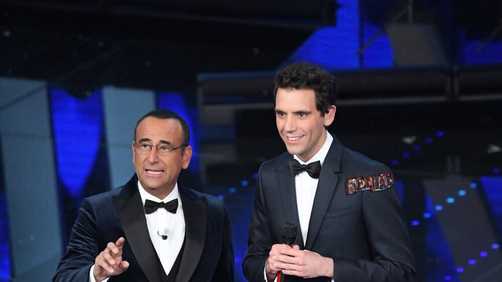 Sanremo, l'indiscrezione: "Carlo Conti si è rifiutato di baciare Mika"