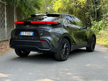 Toyota C-HR 2024: guarda la gallery del nuovo crossover full-hybrid 16