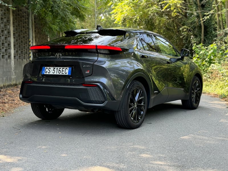 Toyota C-HR 2024: guarda la gallery del nuovo crossover full-hybrid 16