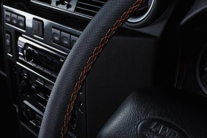 Land Rover Defender LXV 65 anni e non sentirli 2