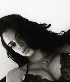 Cristina Del Basso, seno esplosivo in un selfie 33
