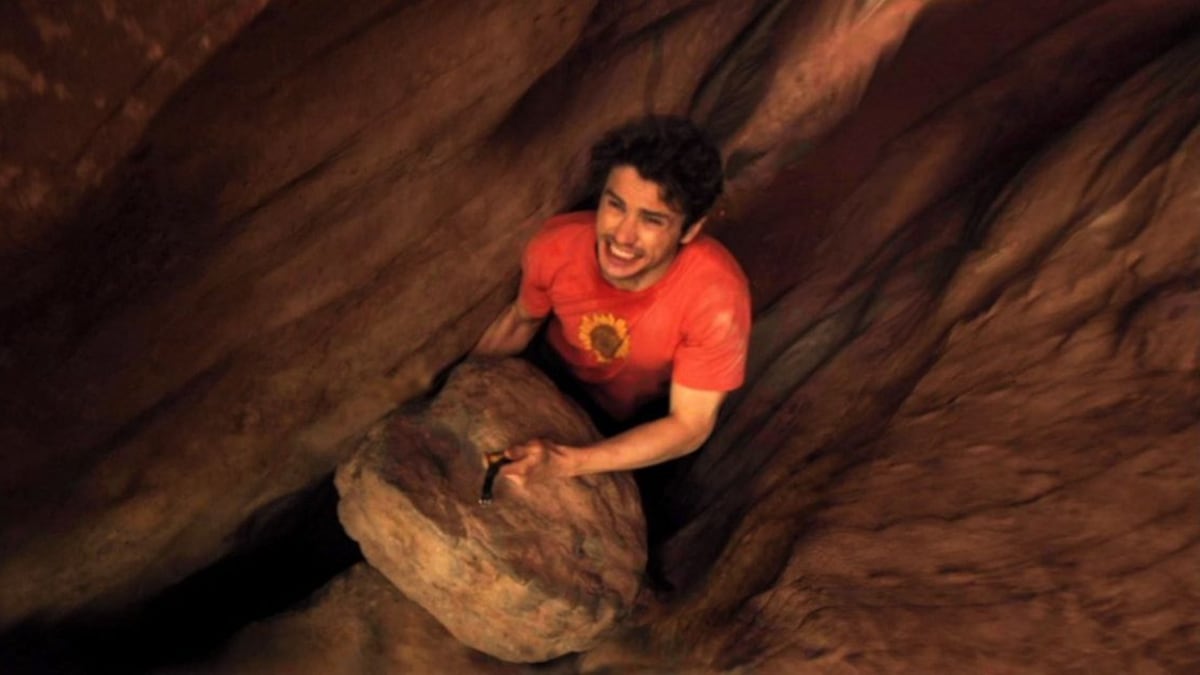 Cade in un canyon e si taglia un braccio per uscire: la storia di Aaron Ralston