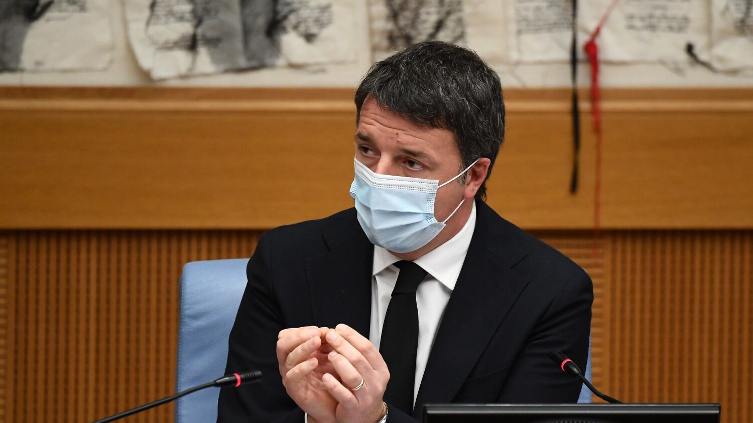 La giravolta di Iv verso l'astensione Il Pd: non vogliamo morire per Conte
