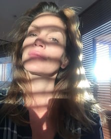 Cindy Crawford hot, in topless e jeans per Vogue 11