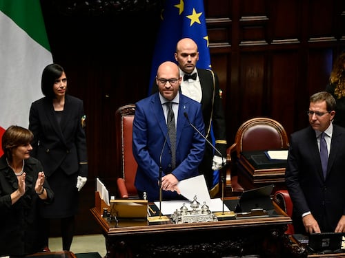 Bufera nella Lega. Fontana con Salvini: “Merita rispetto”