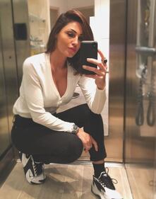 Anna Tatangelo sexy a letto 9