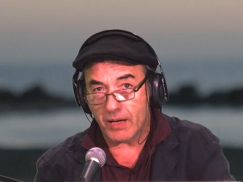 Morto David Riondino, artista poliedrico e fuori dagli schemi: da Zelig al Maurizio Costanzo Show
