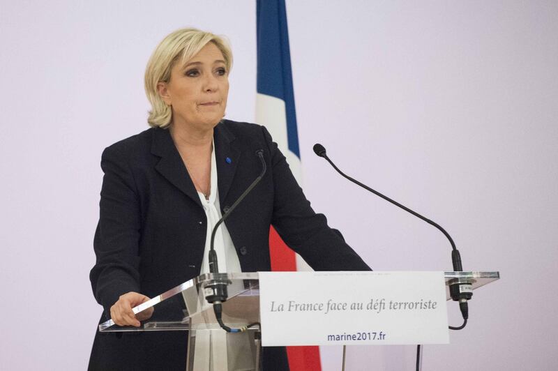 Marine Le Pen a TF1: "Via la bandiera dell'Ue dallo studio" 6