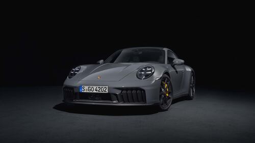 Nuova Porsche 911 GTS 2024, debutta la prima 911 ibrida della storia 5
