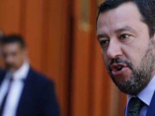 "Qui troppi migranti". Salvini a Bari: "Manderò più forze dell'ordine"