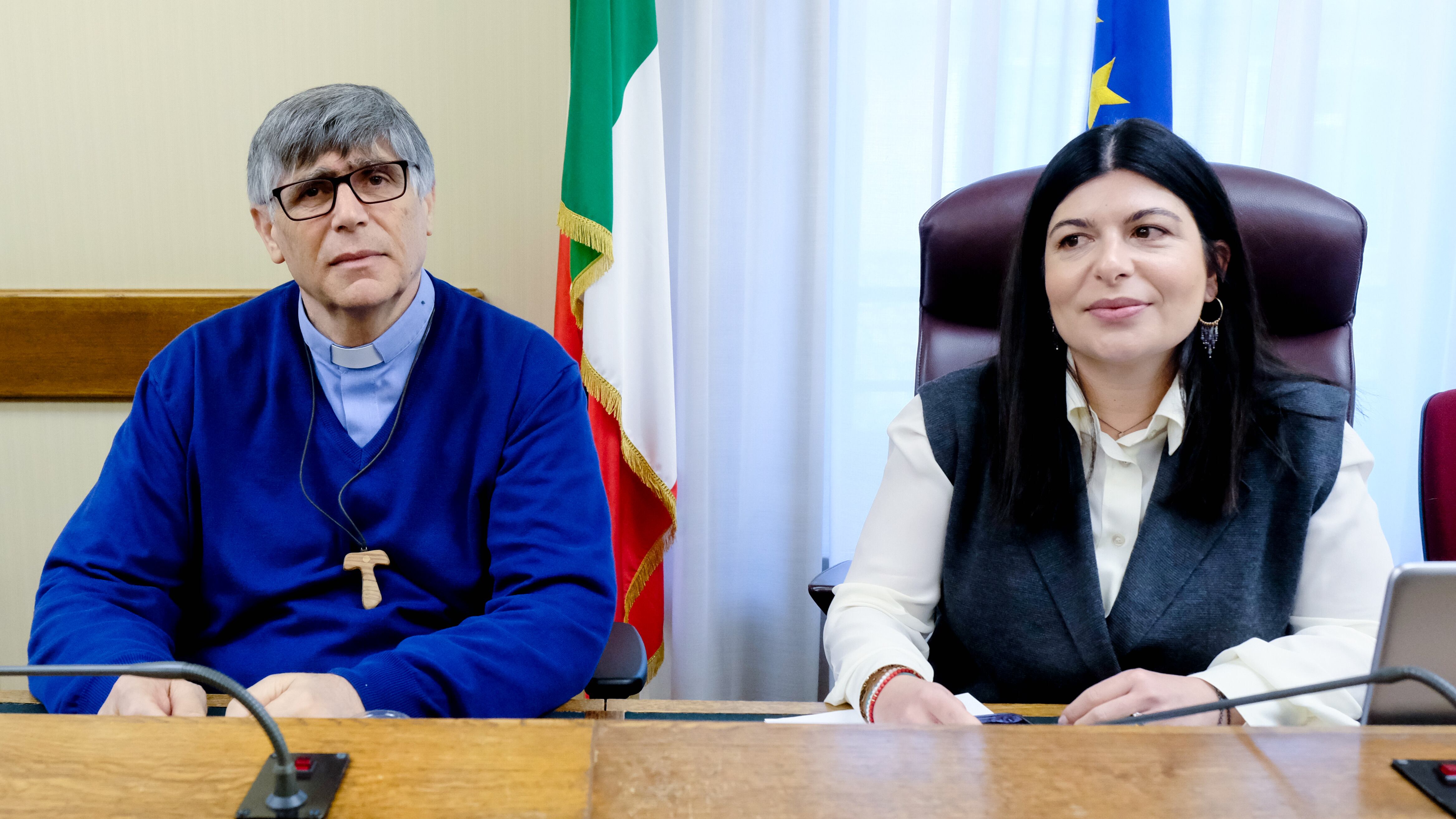 Se la sinistra lascia solo il prete anti camorra