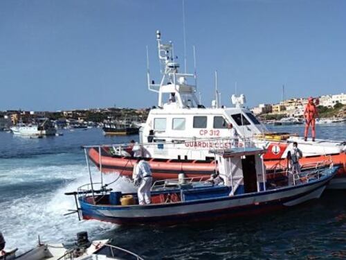 Lampedusa, un nuovo sbarco Ora i trafficanti usano i bimbi