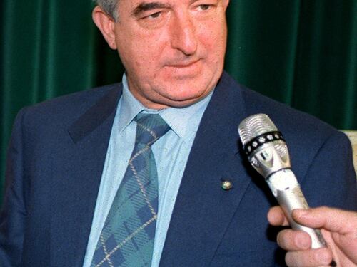 Perquisizioni in casa dell'ex procuratore Tinebra. I pm: "Ricevette l'agenda rossa di Borsellino"