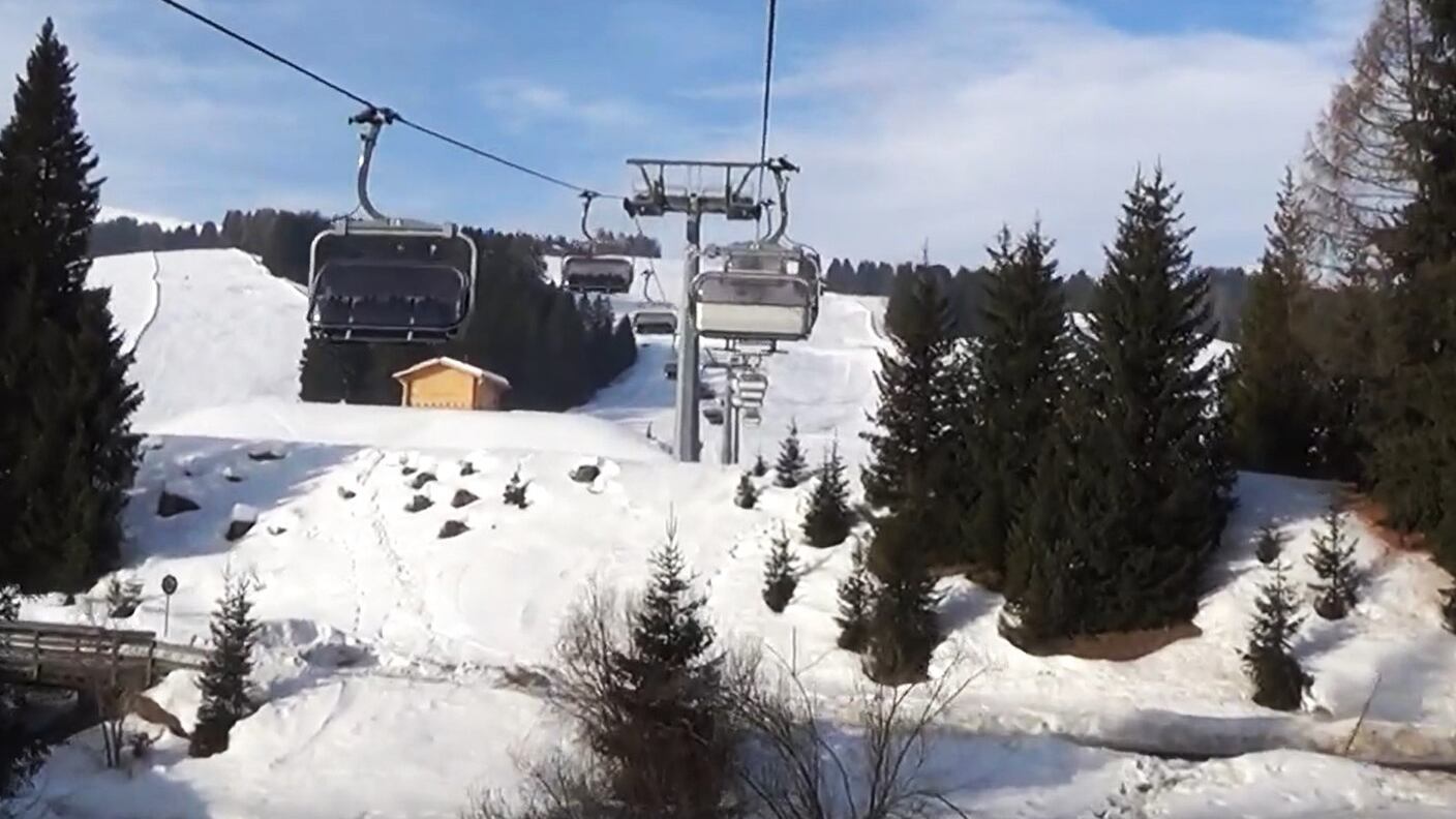 Tragedia in Alto Adige, 83enne cade da seggiovia e muore. Grave un'altra sciatrice