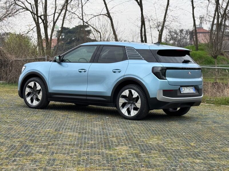 Ford Explorer EV: guarda la gallery del nuovo SUV americano 11