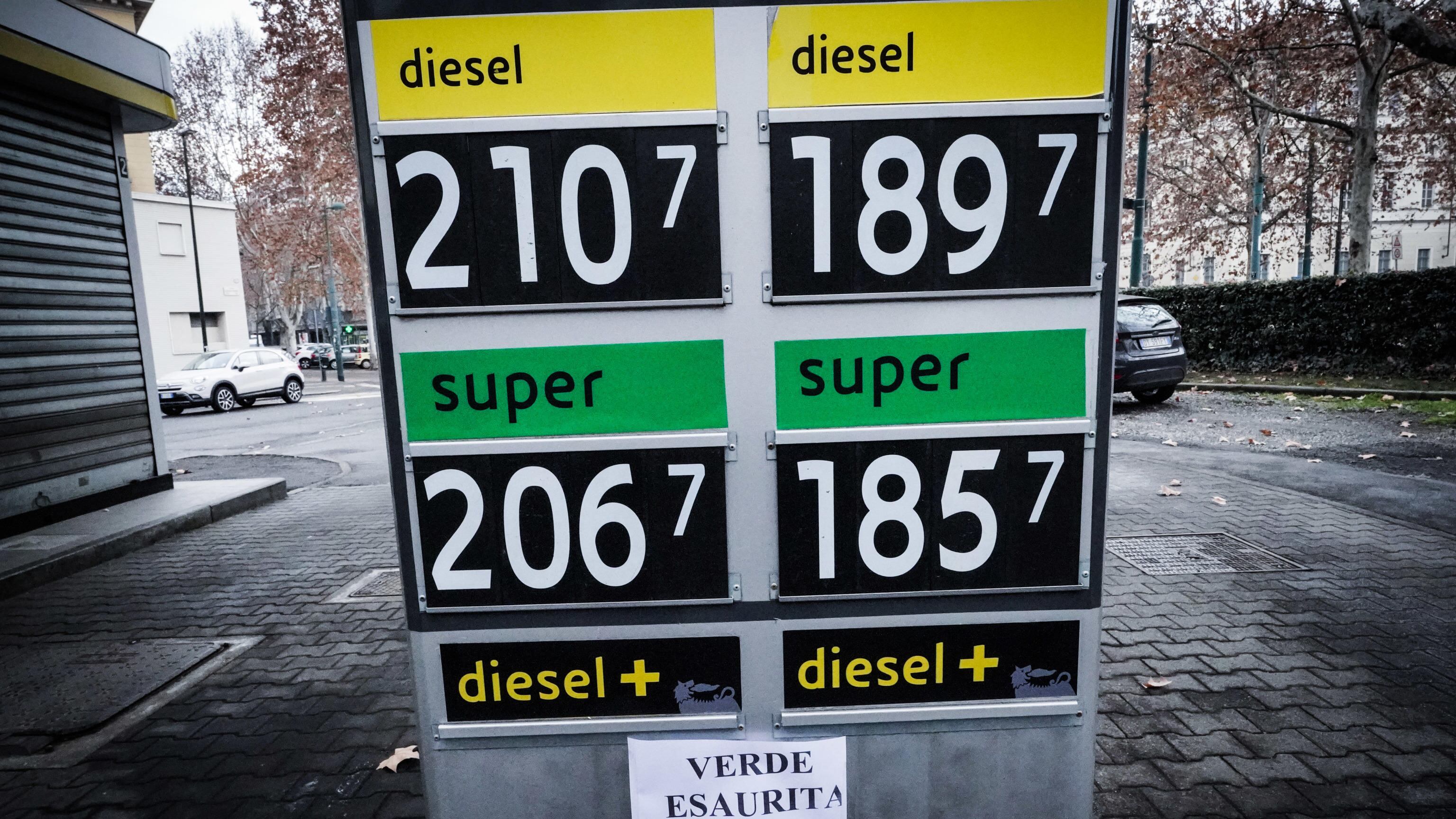 "Si ai cartelli col prezzo dei carburanti": il Consiglio di Stato dà ragione al governo