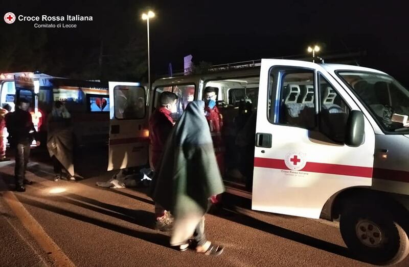 Lecce, i migranti appena soccorsi dalla croce rossa 4