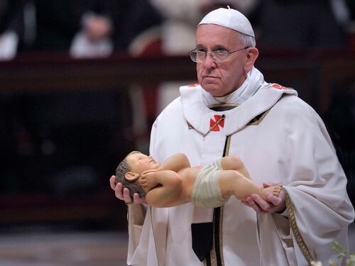 Il Papa: "Anche Gesù fu un profugo, dovere accogliere i migranti"