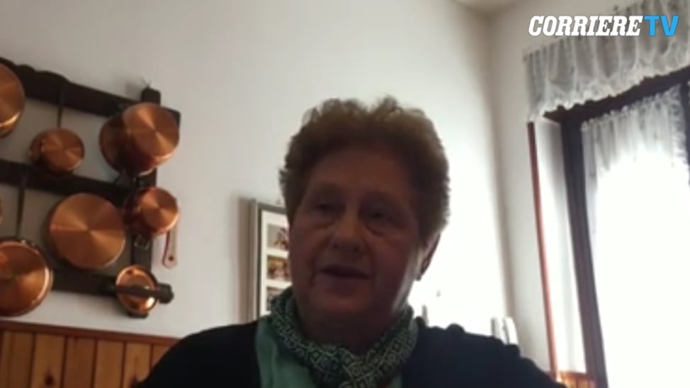 Romeno pesta anziane per strada. "Noi prese a pugni senza un motivo"