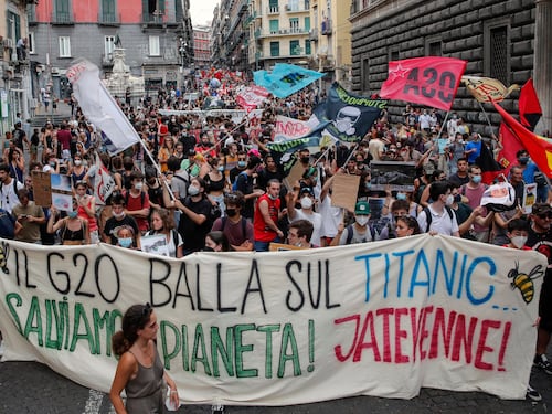 Dai Cobas agli anarchici fino al popolo di Greta: la protesta invade Roma (ma senza fare danni)