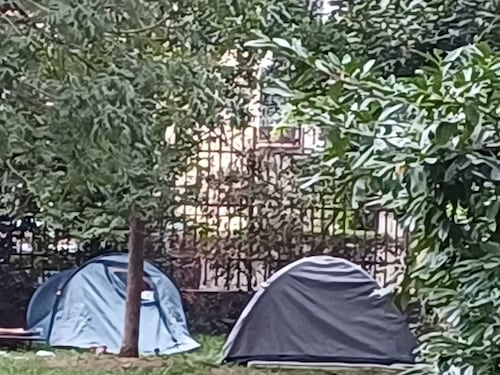 "Via Padova, la sera il parco diventa una tendopoli a cielo aperto"