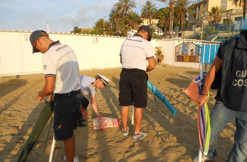 Sanremo, blitz contro i furbetti dell'ombrellone 1