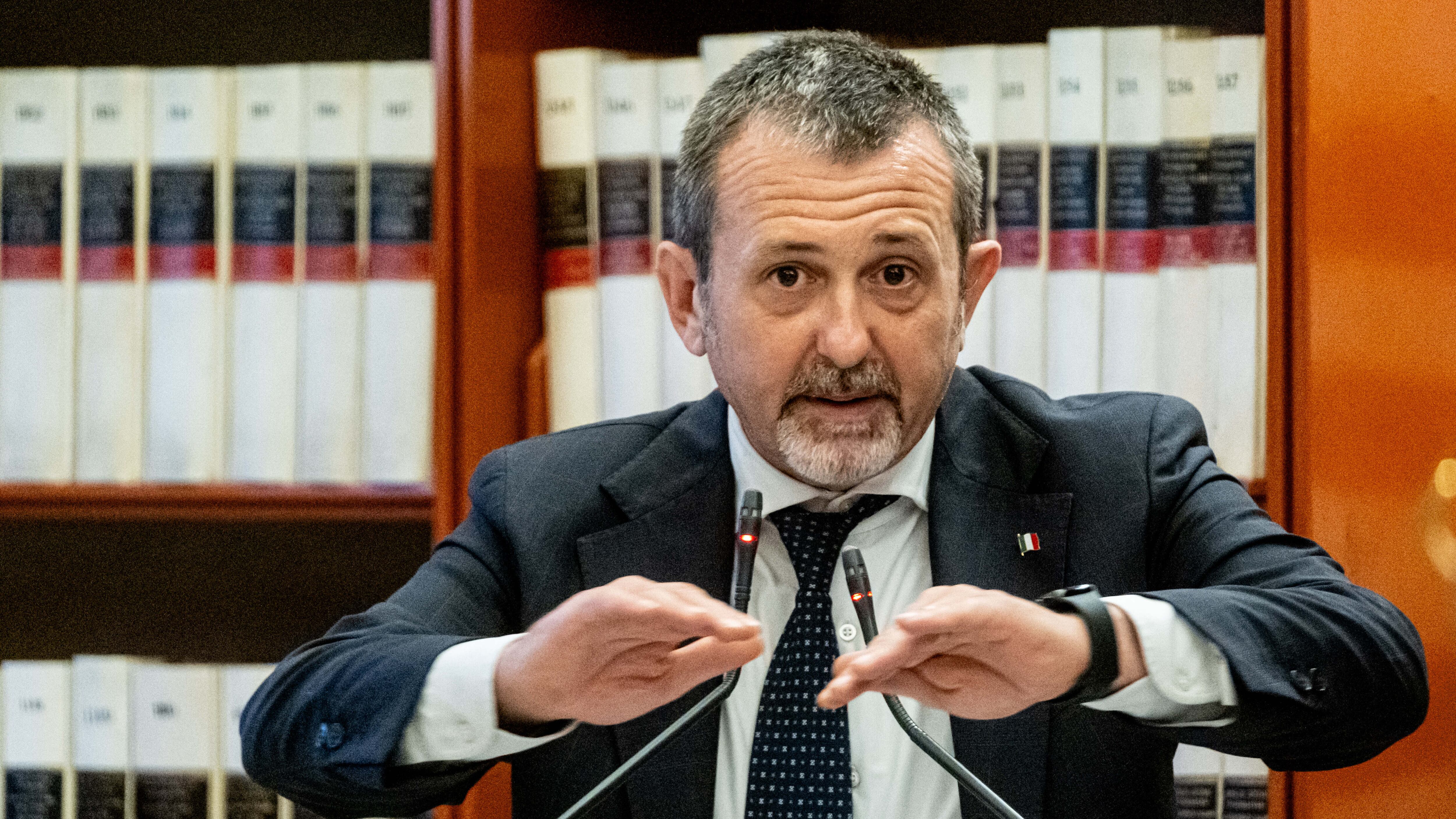 Caso Delmastro, l'annuncio di Avs: "Decisione unanime del Comitato di condotta di sanzionarlo"