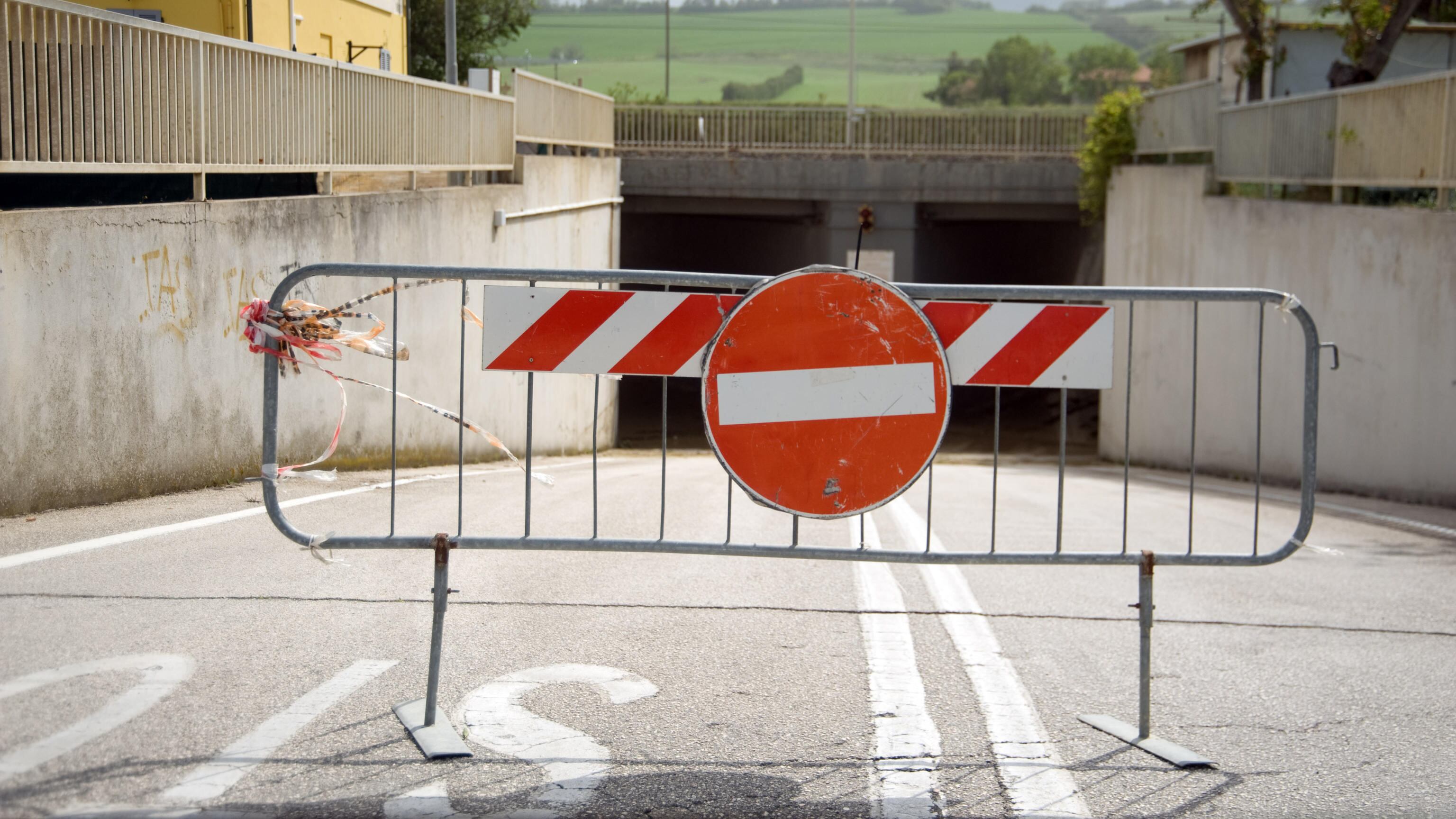 Sottopassi allagati, chiusa l'A14, treni fermi: Centro Italia in tilt