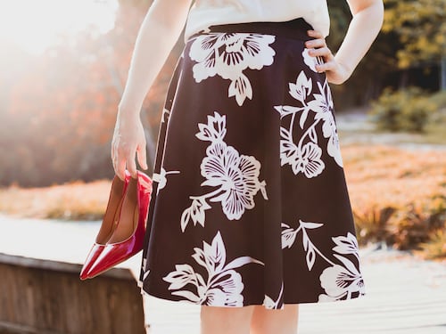 Gonna di raso, i modelli perfetti per outfit da giorno o da sera e per tutte le età