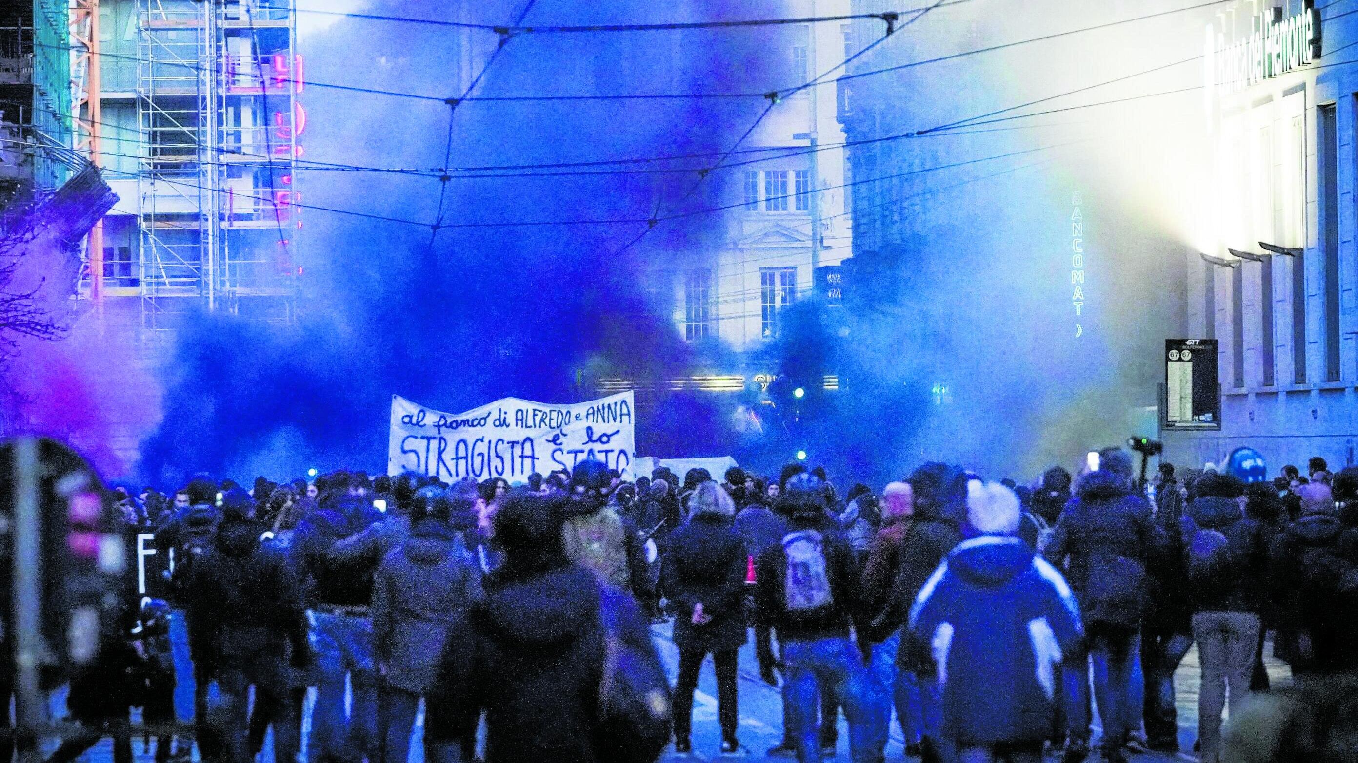 Il Tribunale "grazia" gli amici di Cospito