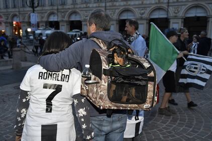 Juventus, anche i tifosi fanno festa: ecco tutte le immagini 2