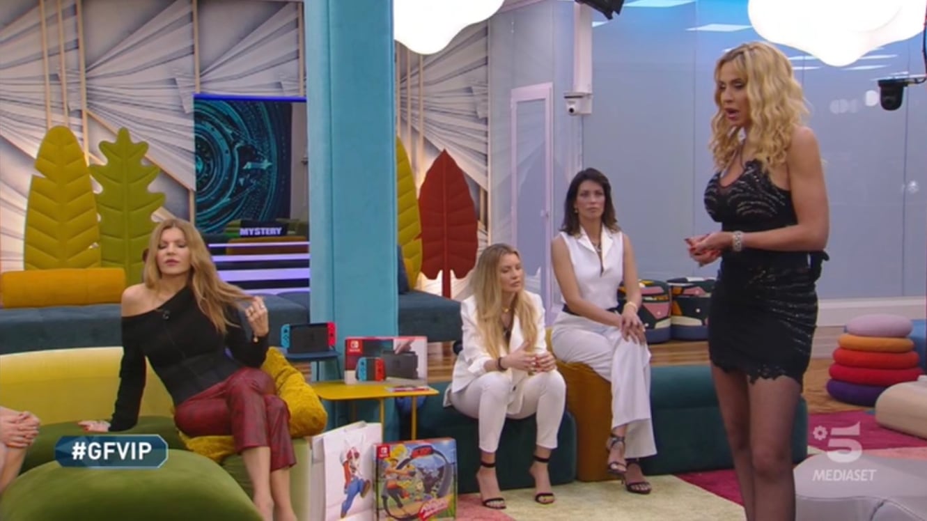 Gf Vip, Valeria Marini nuova concorrente? Antonella Elia non ha dubbi: "Sarà una tragedia"