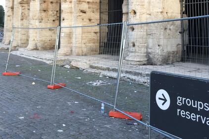 Il Colosseo della vergogna: turisti tra rifiuti ed escrementi 4