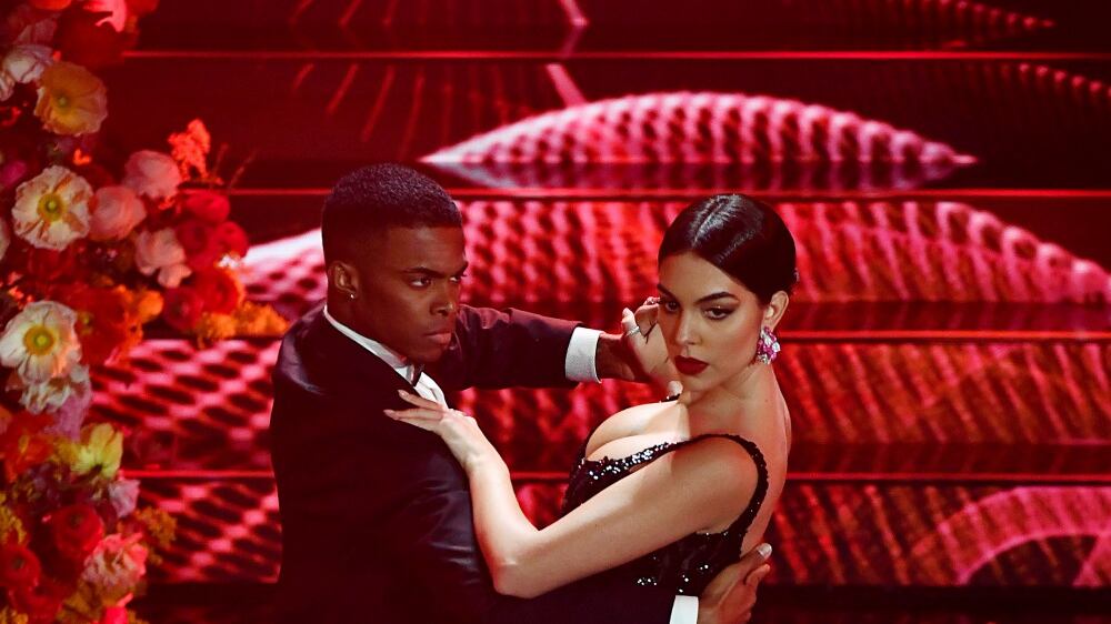 Sanremo, il tango di Georgina Rodriguez incanta l'Ariston: "Me l'ha insegnato Cristiano"