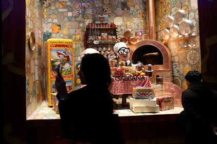 Natale alla Rinascente con le vetrine di Dolce & Gabbana 1