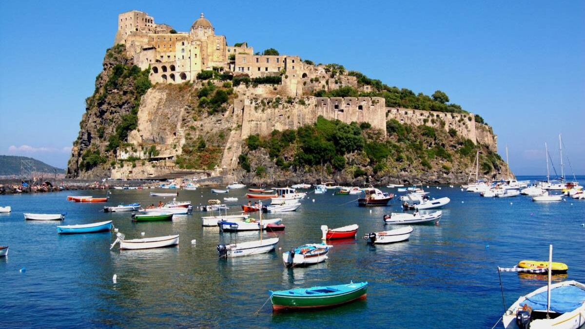 Ischia, saltano 300mila turisti russi: a rischio la stagione estiva