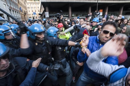Scontri al corteo dei lavoratori Ast 2