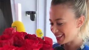 Diletta Leotta riceve 100 rose rosse da un ammiratore segreto