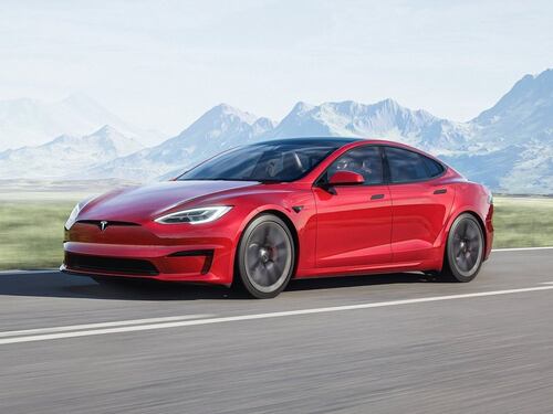 Tesla abbassa ancora i prezzi, cosa succede in Italia e negli Usa