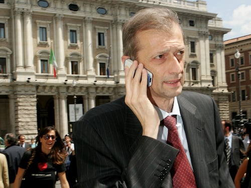 Così Fassino è diventato una vittima