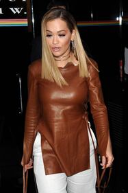 Rita Ora nuda per Natale 14