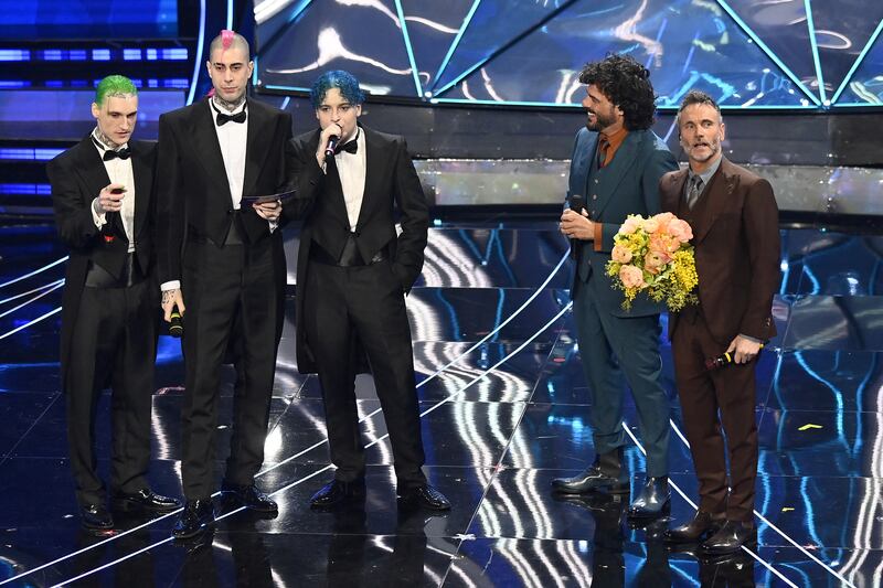 Sanremo 2024: ecco il look della seconda serata del Festival dei La Sad  7