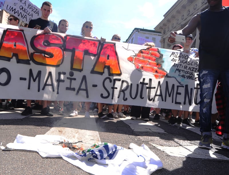 Stranieri e sinistra in corteo contro Salvini 9