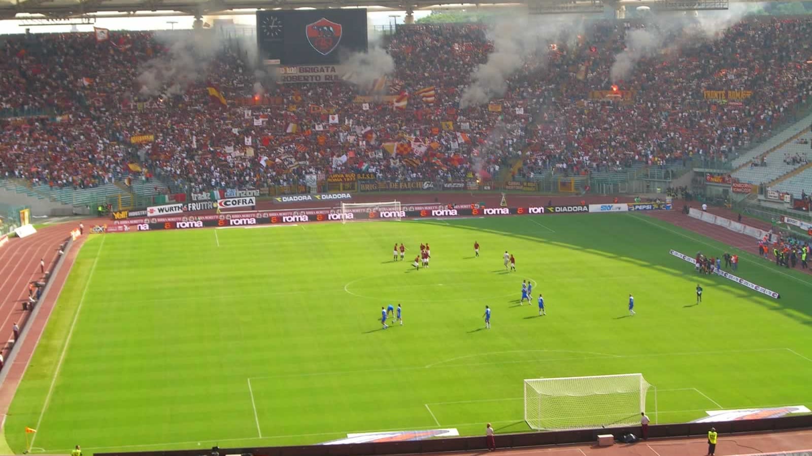Brutto e sporco, ma ridateci l’amato pallone