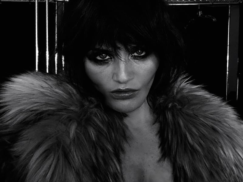 Helena Christense posa hot su Instagram per un sexy book fotografico d'autore e pubblica un suo scatto con David Beckham 3