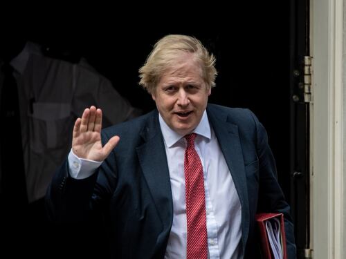 Mascherine e buon senso. La (falsa) ripartenza di BoJo