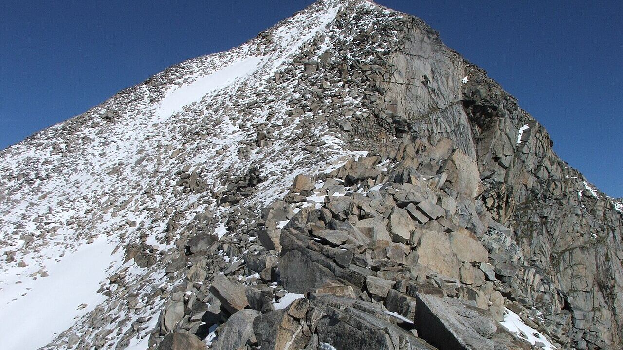 Tragedia in Alto Adige, valanga travolge scialpinisti: ci sono tre morti