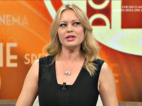 Anna Falchi si sfoga in diretta: "In televisione non mi cerca più nessuno"