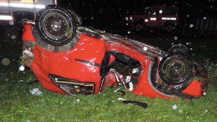 Lo schianto del 16enne sull'auto della madre